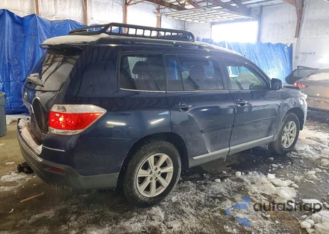 2011 Toyota Highlander Base z USA, uszkodzony, nr VIN 5TDBK3EH5BS048659